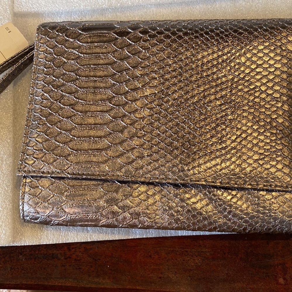 Free NWT Neiman Marcus Snakeskin Wristlet/ Clutch - Picture 3 of 5